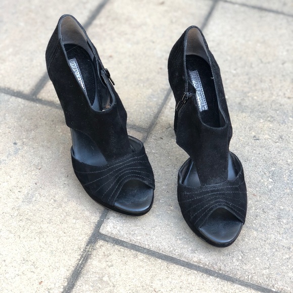 Banana Republic black suede heels - classy style - Picture 3 of 5